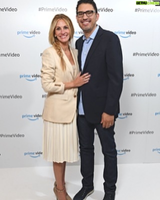 Julia Roberts Instagram - In London- prom posing with Sam Esmail for #homecomingtv #amazonprimevideo