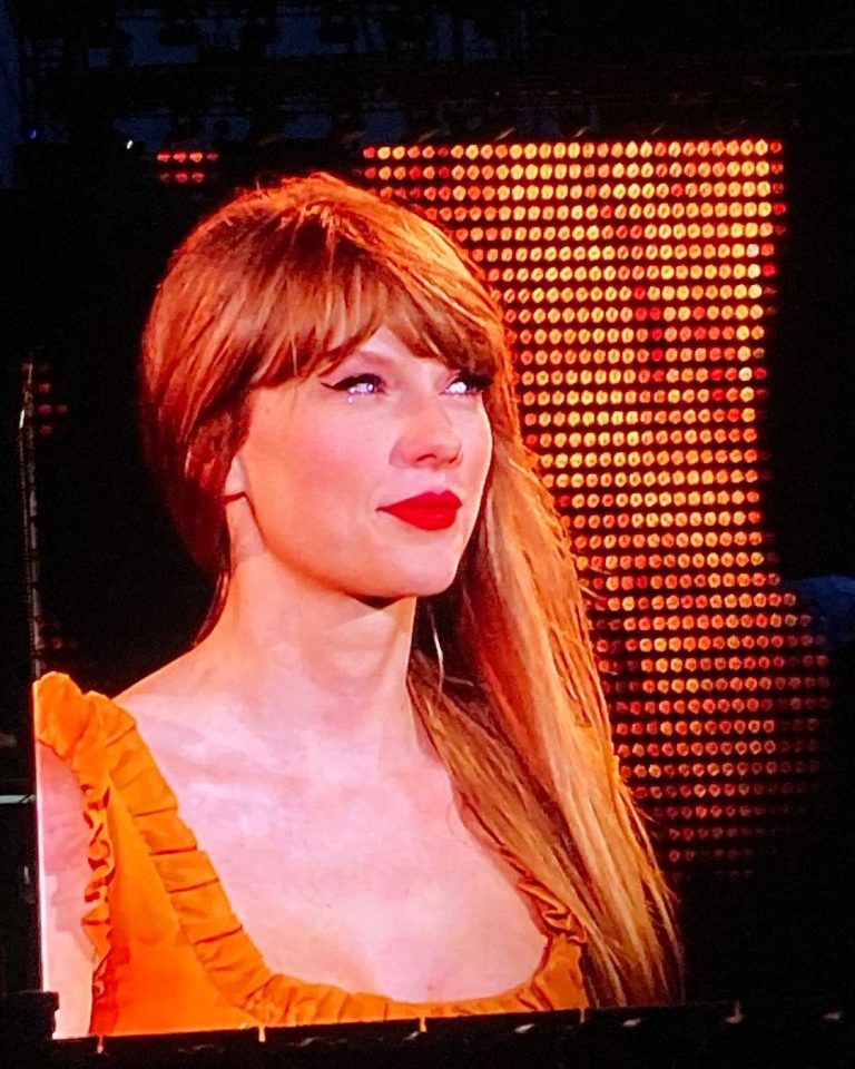 Julia Roberts Instagram - @taylorswift I Love You. Thank you for being EVERYTHING WE EVER NEEDED! Ever. #Erastour #betty #13