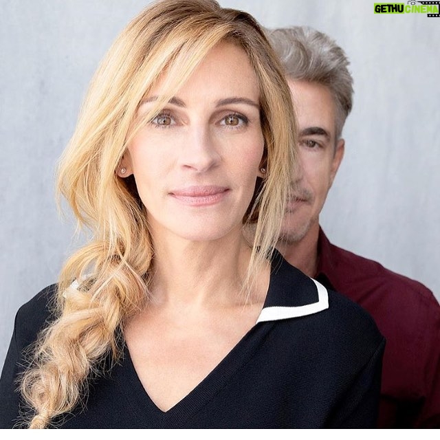 Julia Roberts Instagram - Lurking into the weekend BFF style.