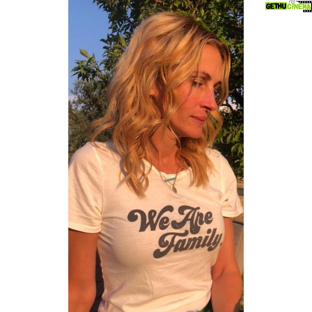 Julia Roberts Instagram - Let’s stand for families!! I’m so inspired by the work my friends at @beloveapparel are doing with their “positive impact “ #wearefamily campaign. Be Love has designed this beautiful shirt to stand in solidarity, keep awareness levels high and raise funds to help continue the fight to reunite these families . This situation in which families have been separated at the US border is a human rights crisis and is far from resolved. As of now, 572 children have not been reunited. Approx. 400 parents have been deported without their children. PLEASE go to www.beloveapparel.com (link in bio) to buy a shirt and jump on board this meaningful campaign. ALL profits are being donated to @together.rising , an amazing non-profit organization deeply involved in healing this crisis. Let’s make a difference together!! #beloveforfamilies #wearefamily #familiesbelongtogether
