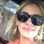 Julia Roberts Instagram - Gentle reminder to PLEASE visit breakbreadnotfamilies.org to participate in the fast or donate to help reunite families. 🙏🏻 And yes, i am at a red light in this pic! 🧡