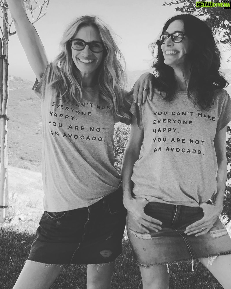 Julia Roberts Instagram - 🥑👭🥑 @theresetsocial