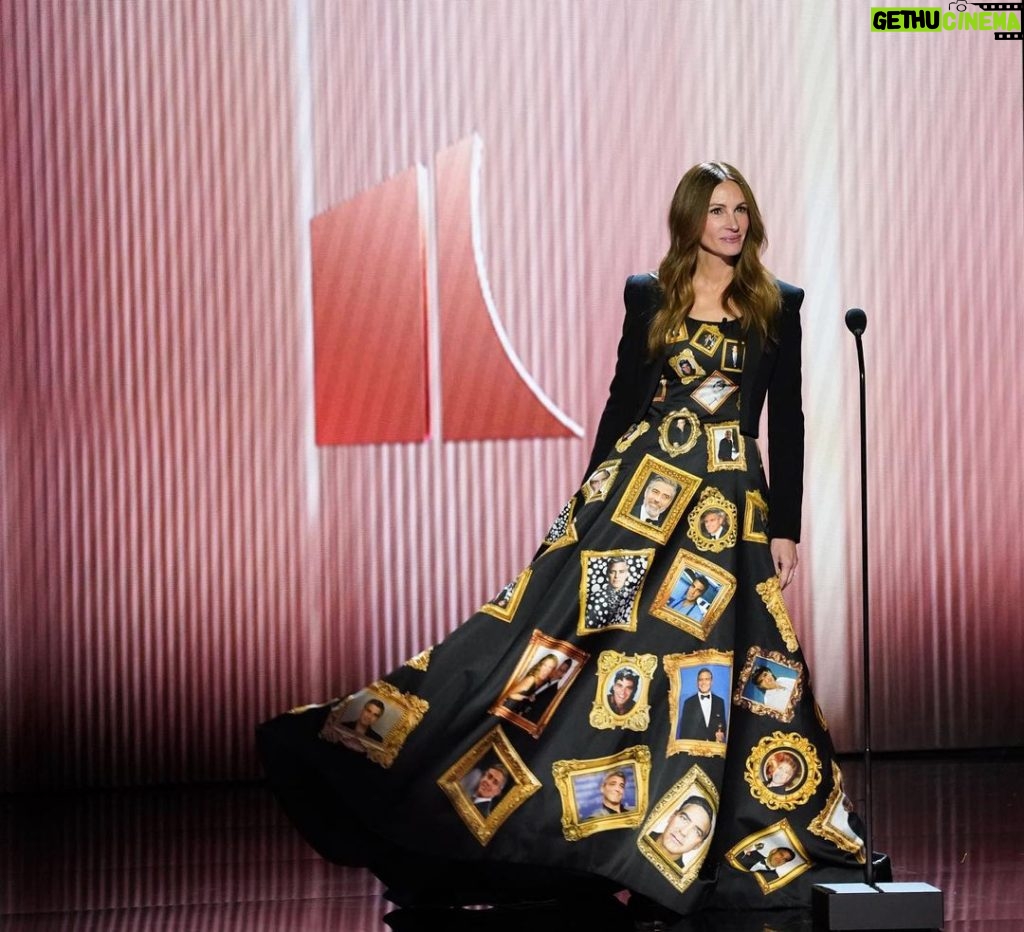 Julia Roberts Instagram - My gown playing favorites! Huge gratitude to @jeremyscott @elizabethstewart1 @moschino for making my dream dress a reality!🙌🏼 George, so proud to see you receiving this highest of honors @kennedycenter 📺 Dec 28 😄