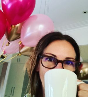 Julia Roberts Instagram - Feeling the love and magic on my ⚡️55th ⚡️ Birthday !
My cup runneth over 🥰