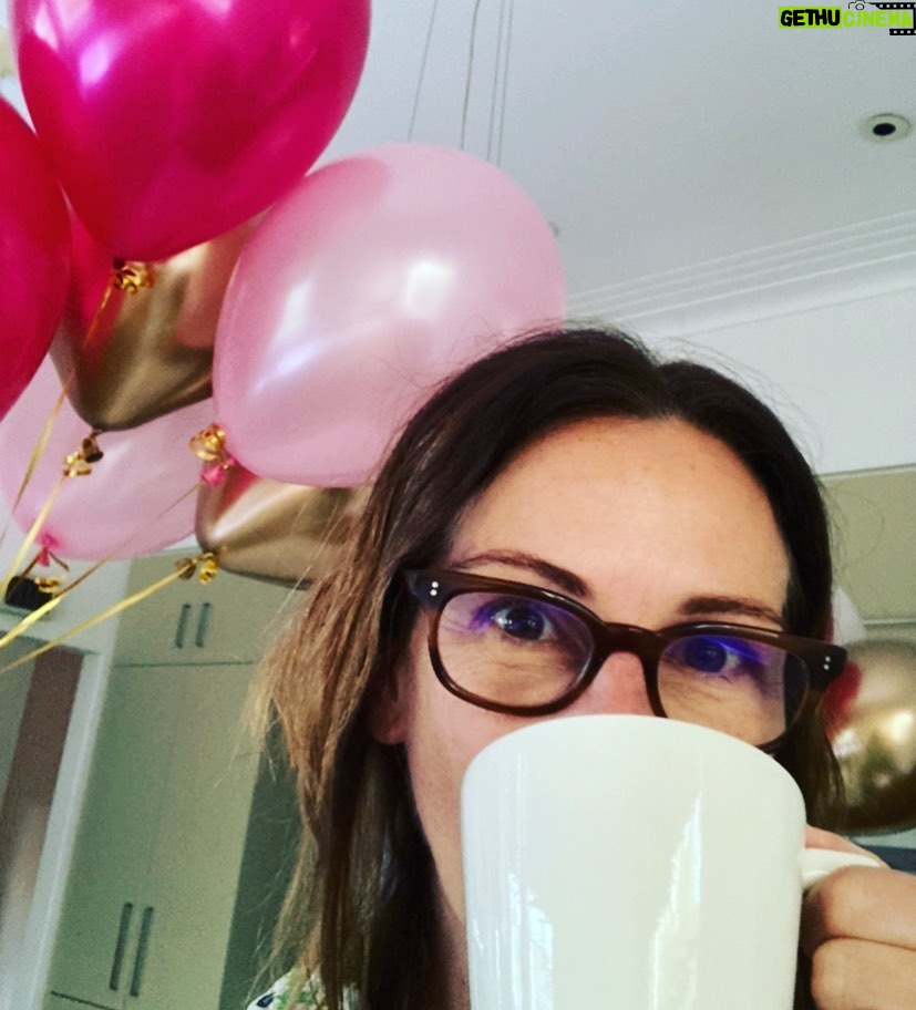 Julia Roberts - 387.2K Likes - Feeling the love and magic on my ⚡️55th ⚡️ Birthday !
My cup runneth over 🥰