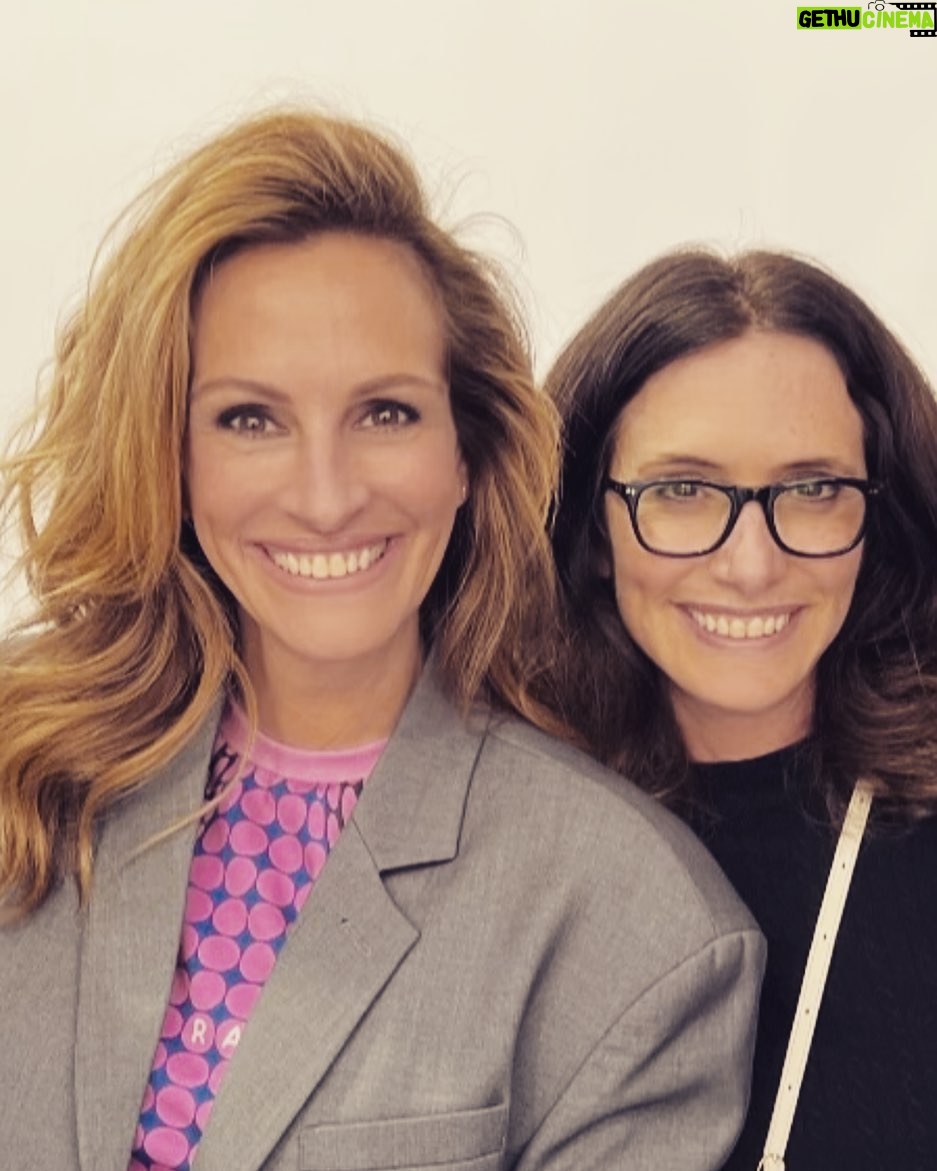 Julia Roberts Instagram - Happy Birthday to this truly incredible person!! @elizabethstewart1 you are kind, creative, inexhaustible and my favorite twin! 😘💟🎉