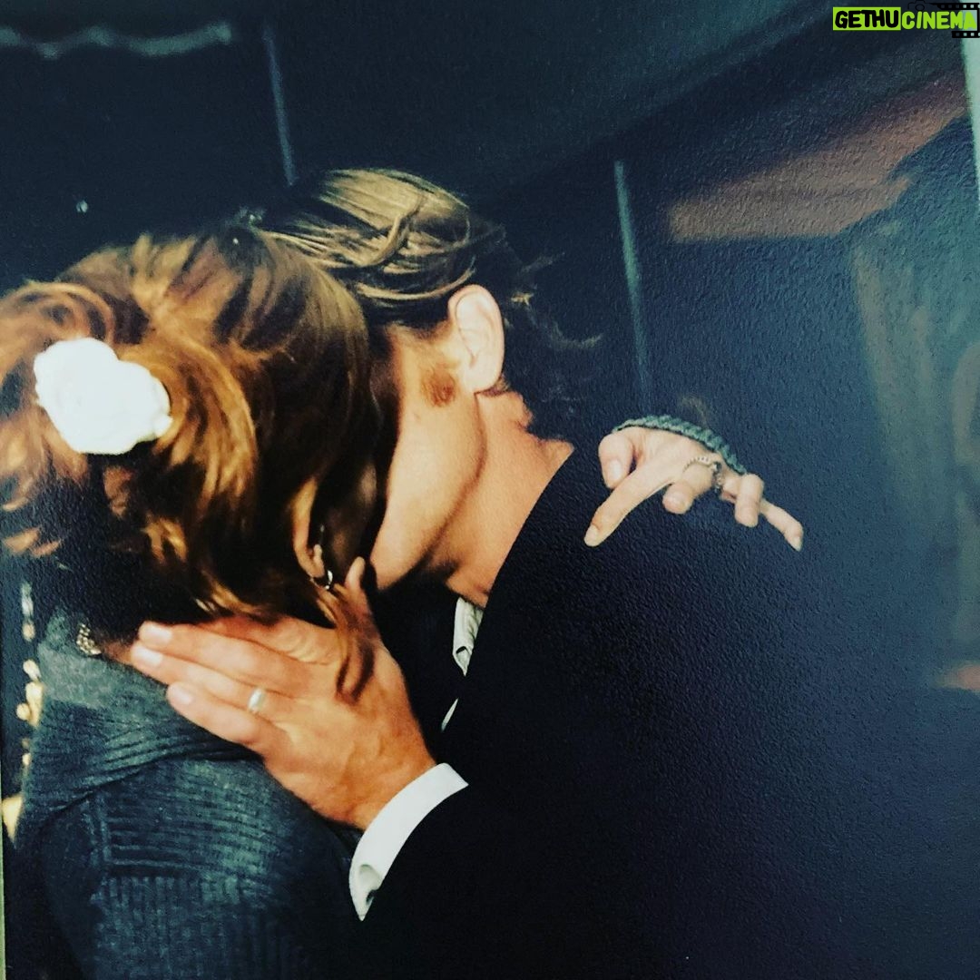 Julia Roberts Instagram - ⭐️TWENTY⭐️ #can’tstopsmiling😊#can’tstopkissing😘