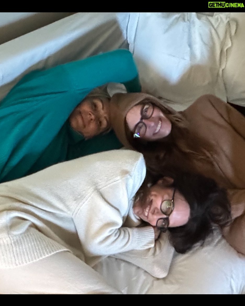 Julia Roberts Instagram - Cozy with my gal pals @elizabethstewart1 @andreaorbeck in sustainable cashmere 😍 Thank you @ryanrocheny 🌟