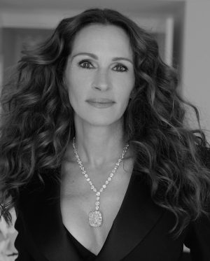 Julia Roberts Instagram - Oh this ol’ thing?!?
💙 💎 🇫🇷