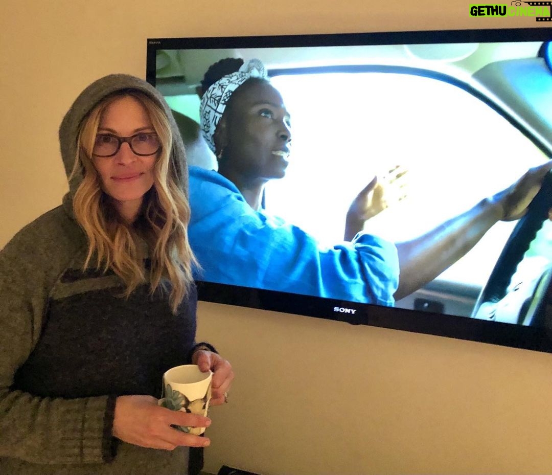Julia Roberts Instagram - Yesterday Jamila Norman @patchworkcityfarms made such an impression on me. Rad, farming goddess 💫💫💫💫. Just sayin’. #Homegrown @discoveryplus @magnolianetwork