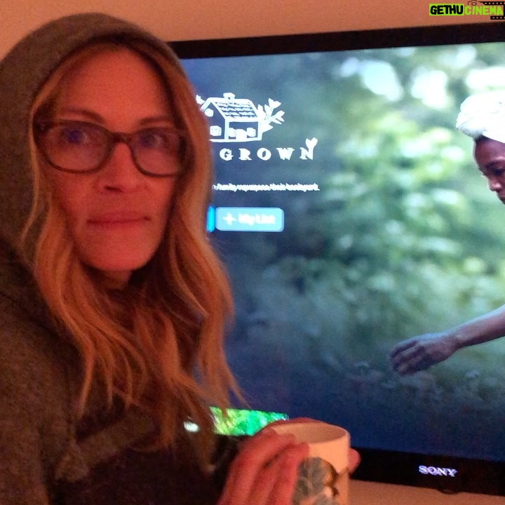 Julia Roberts Instagram - Good Morning ✨ ☕️ 📺 #homegrown on @discoveryplus