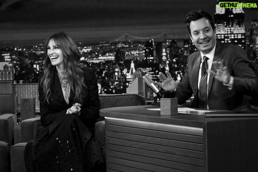 Julia Roberts Instagram - Happy sharing laughs with Jimmy!😂 Tune in tonight 📺. Leave The World Behind 📸 Todd Owyoung/ NBC