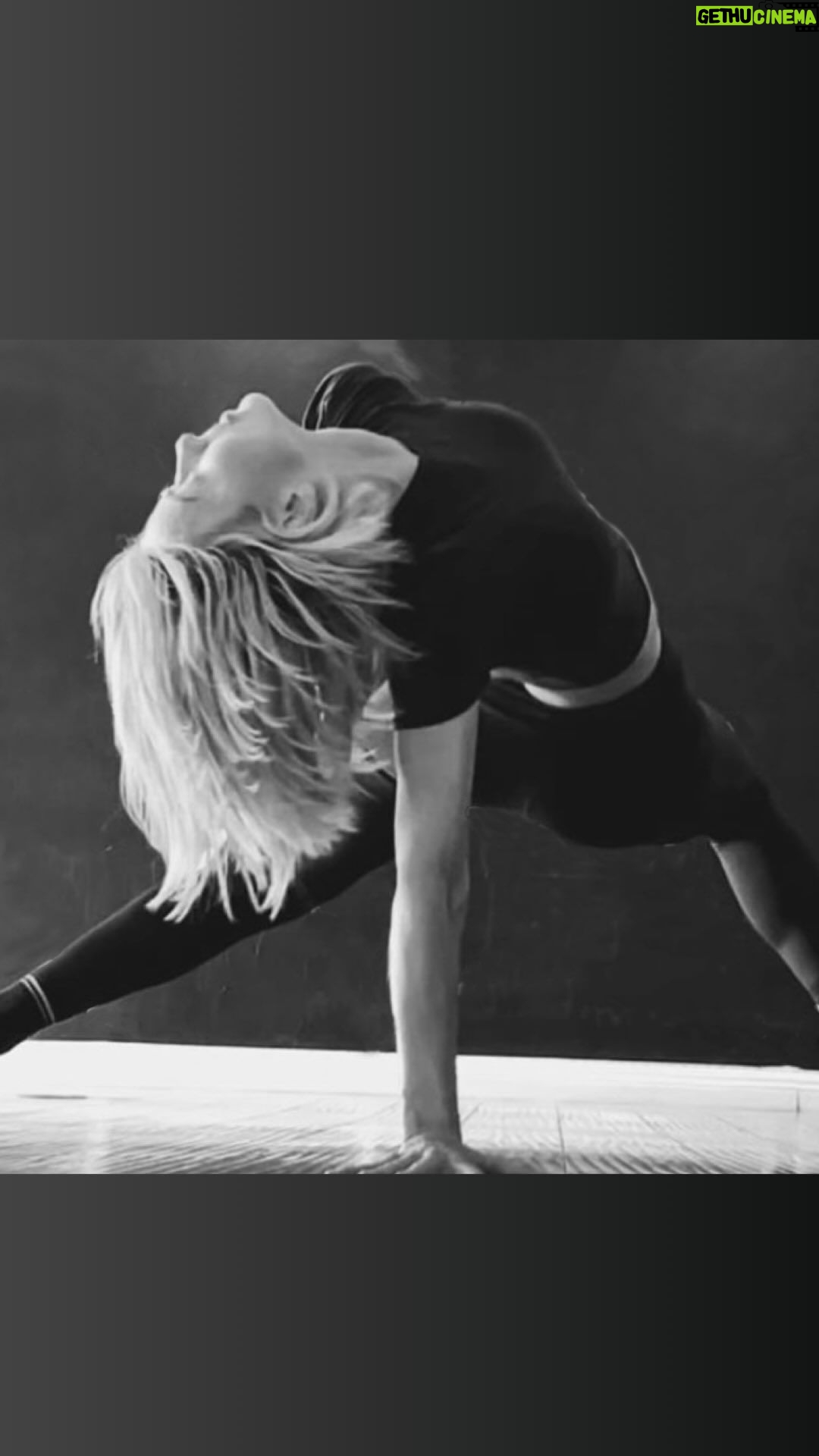 Julianne Hough Instagram - Whatever it takes, I guess! 🤷♀️