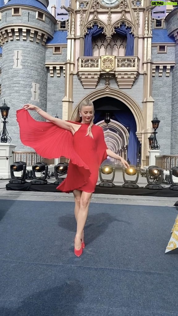 Julianne Hough Instagram - Who needs a white Christmas when you could have a Valentino Christmas 😉🧑‍🎄✨ Tune in to all the holiday magic this morning on ABC at 10e/9c/9p. Stream next day on Hulu and Disney+ ✨ Merry Christmas!