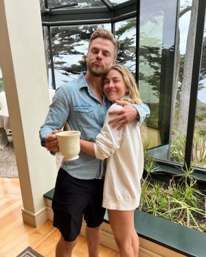 Julianne Hough Instagram - Holding my family extra tight this holiday season ❤️