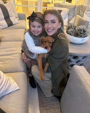 Julianne Hough Instagram - Holding my family extra tight this holiday season ❤️