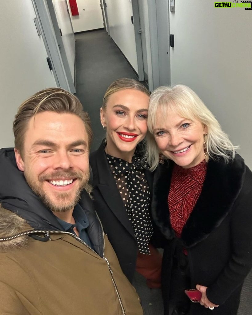 Julianne Hough Instagram - Holding my family extra tight this holiday season ❤️