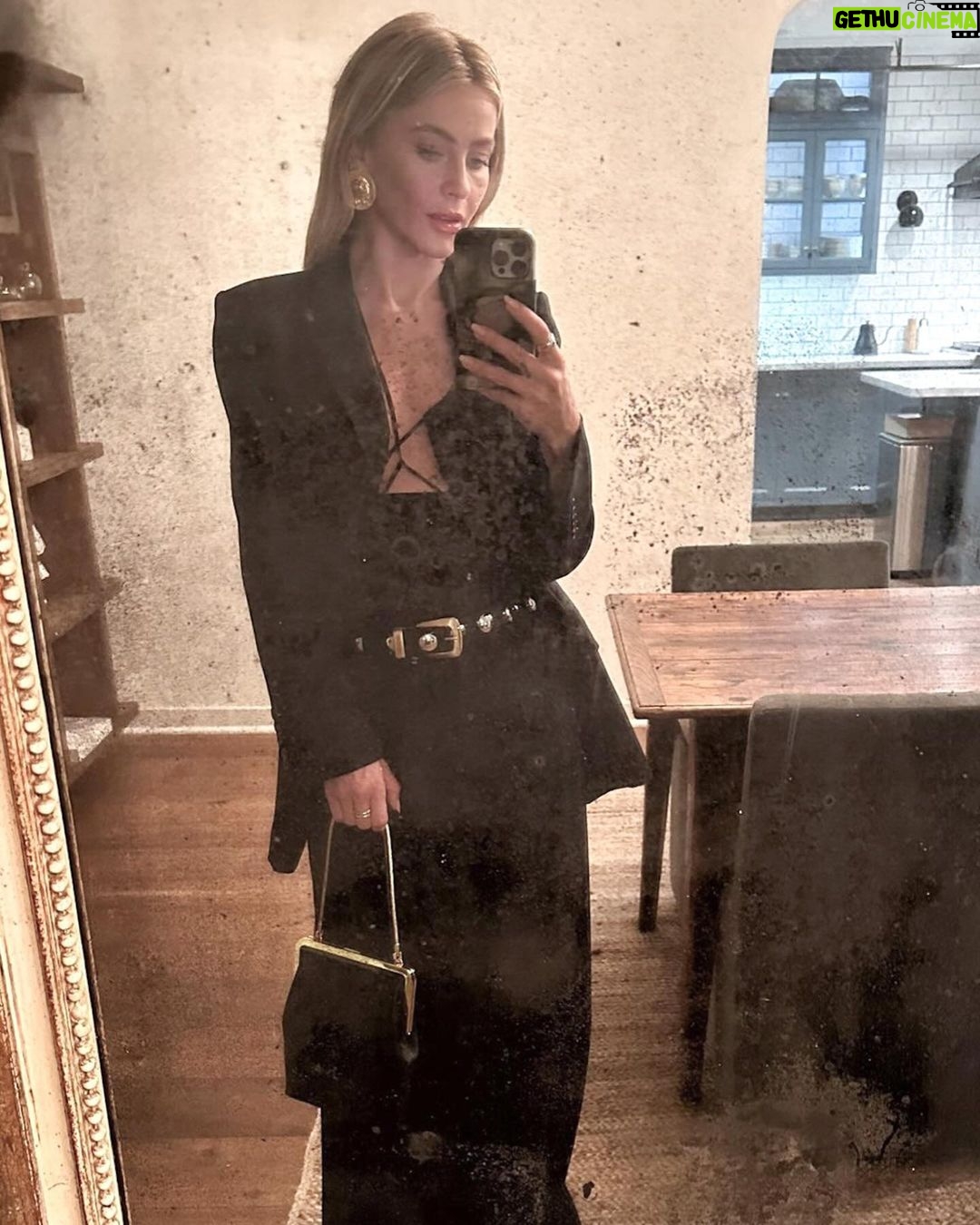 Julianne Hough Instagram - November mirror selfies deserved a space on the grid 📸