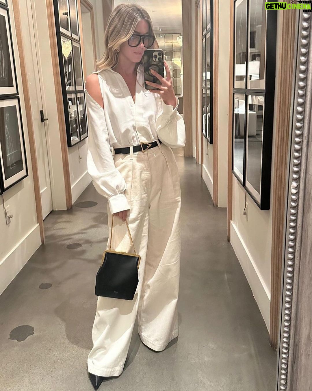 Julianne Hough Instagram - November mirror selfies deserved a space on the grid 📸