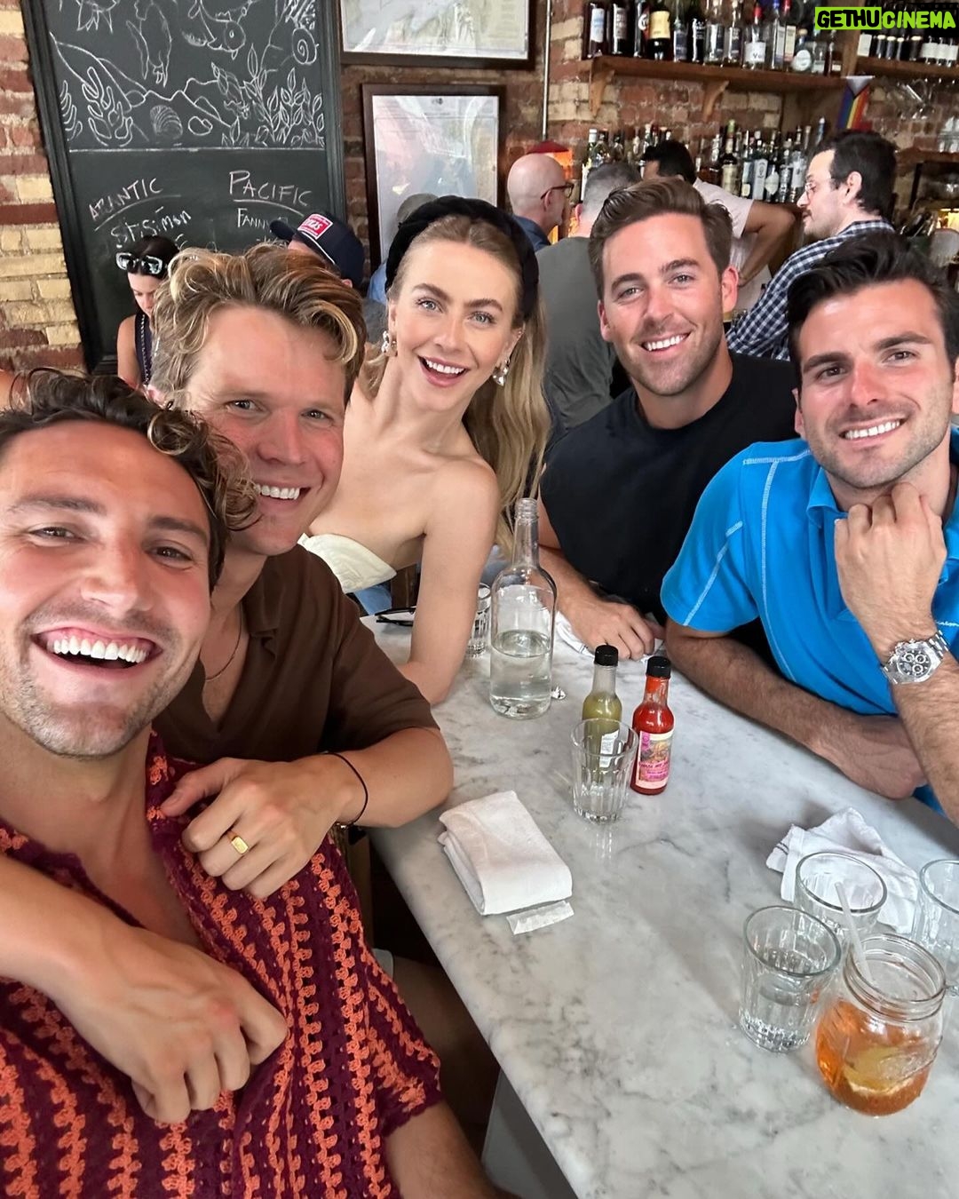Julianne Hough Instagram - Feeling extra grateful for this life today 🤍 With everything going on in my life, I find it incredibly important to remain intentional with what I do and who I surround myself with. To all of you who have stuck by my side through the last few years (and you know who you are) – I am feeling extra grateful for you today. Enjoy spending time with your friends, family, and loved ones today. I know I will 🥰
