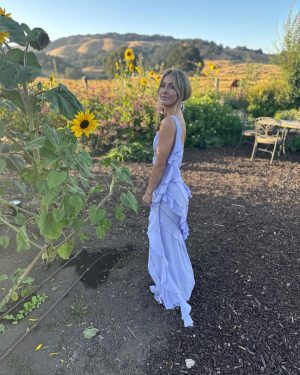 Julianne Hough Instagram - A few of my favorite things… sunflowers and a beautiful @victoriabeckham dress 🌻💜

Sunflowers are some of the most magical flowers I’ve come across, which is why they’re my favorite. They always turn to face the sun and they’re known as a symbol for hope, healing and joy - something I always strive to have in my life and surround myself with. Even named my little one Sunny ☀️🐶