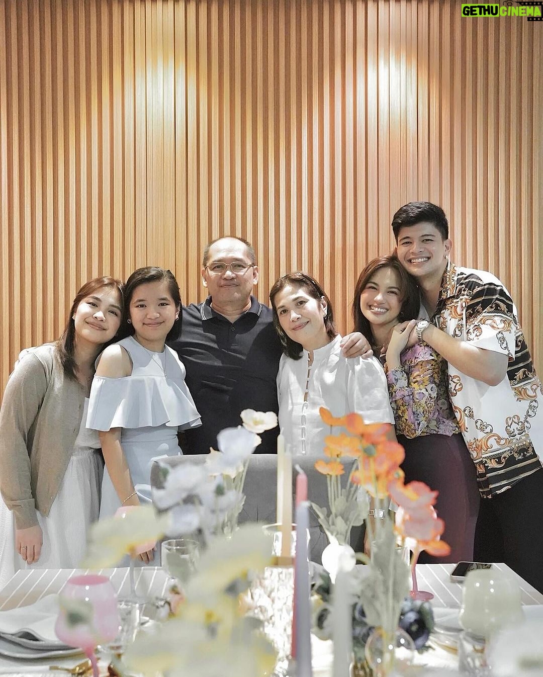 Julie Anne San Jose Instagram - Christmas Fambam 2023 😍❤️🎄🙏🏻