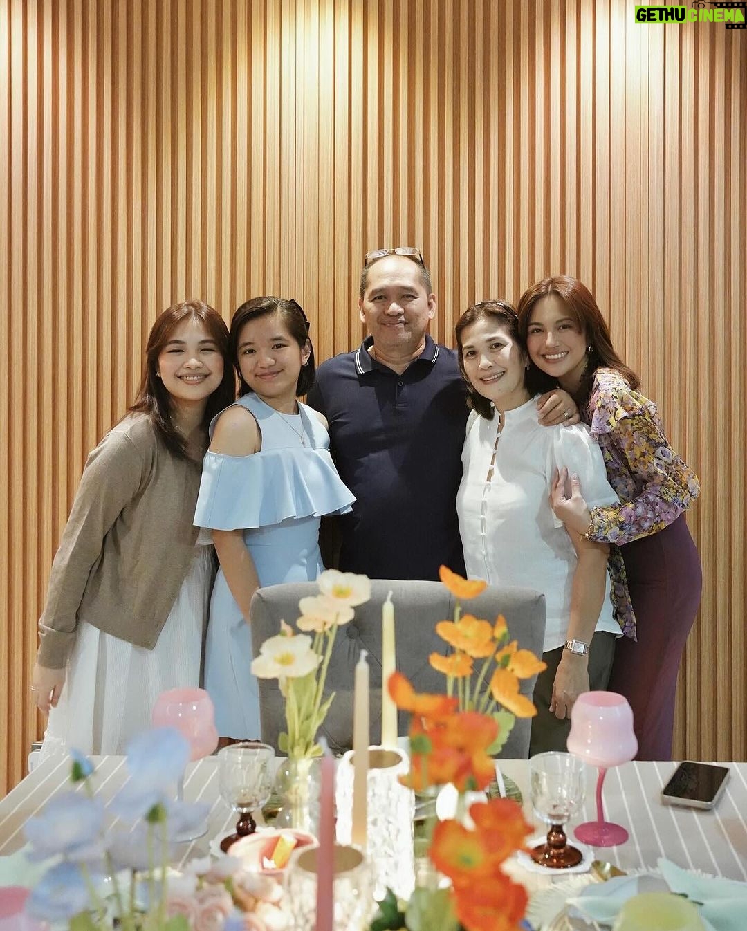 Julie Anne San Jose Instagram - Christmas Fambam 2023 😍❤️🎄🙏🏻
