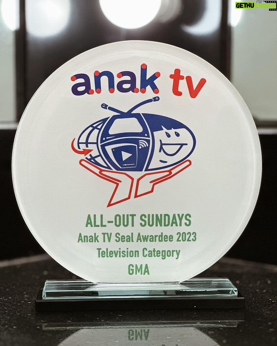 Julie Anne San Jose Instagram - Mabuhay! Maraming salamat Anak TV Seal Awards at sa lahat ng bumubuo nito for recognizing: ✨LIMITLESS ✨The Clash ✨All Out Sundays ✨Maria Clara At Ibarra ✨and Yours truly (hihi) as a Female Makabata Star It’s important to ensure the content we all see that can contribute positively to our values, disposition and understanding. It’s truly an honor and a big responsibility to be considered a role model and an example to our youth (our future leaders), and I will try my best and continue to be one in my own way as the world evolves. Mabuhay ang ating sining at kabataang Pilipino! 🙏🏻🤍