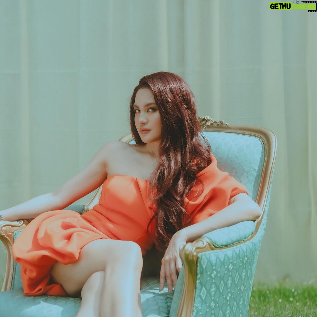 Julie Anne San Jose Instagram - Pick ur favorite 😬 Check ‘SOMETHING’ out now on all digital platforms! Official music video is also up on @universalrecordsph Youtube channel! ❤️❤️❤️