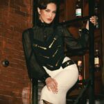 Julie Anne San Jose Instagram - spotlight’s on her ❤️‍🔥 @myjaps for @esquireph 📸 photographed by me @alansegui assisted by @jeyooo_ makeup by @tingduque hair by @markanthonyrosales styled by @melvillesy creative direction by @unattractiveboyfriend thank you @paolochua location @thewhiskylibrary_