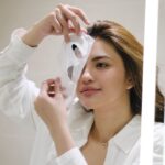 Julie Anne San Jose Instagram - I love how my skin looks after using the Esfolio Vitamin C Mask Sheet seems so fresh and hydrated! Not only is it easy and convenient to use, but it also helps me pamper my skin without leaving the comfort of my own home. Definitely a must-have in my skincare routine! Shop Now: Shopee: https://bit.ly/Esfolioshopee Lazada: https://bit.ly/EsfolioLazada TikTok: https://bit.ly/EsfolioPhilippinesTiktok #EsfolioPH #ForYourNaturalBeauty #MaskSheet #VitaminCMaskSheet