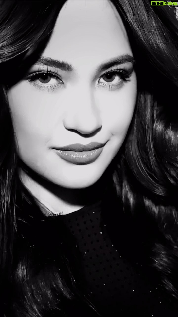 Julie Anne San Jose Instagram - i’m feeling good 🖤