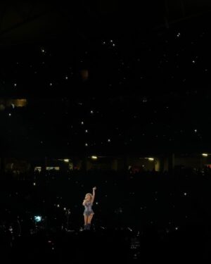 Julie Anne San Jose Instagram - CORE MEMORY 🫶🏼😭💕 @taylorswift