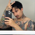 Julien Bam Instagram - Ich wurde letztens zu einer “Pretty Sister” umgestylt, von jemandem, die auch als Pretty Sister umgestylt war. War n weirdes Gefühl, aber soll ich so lassen? BTW! Wir haben momentan den Biggest RESTOCK auf @eternalgod Hoodies und Sweaters sind jetzt alle wieder im Store erhältlich. Und da gibt es nicht nur Pretty Sister. Sondern auch Lilith, Marry, Koya, Aurora, Kira, usw. Auch die ganzen Shirts kommen am 28.3 wieder So, jetzt gehe ich mal weiter Pretty Sister Dinge tun.