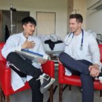 Julien Bam Instagram - Was eine Odyssee der Gefühle alter! Mein Herz pumpt immer noch xD  AKT 1 unserer 5-teiligen Serie ist jetzt auf Youtube online.  Uns fällt ein Stein vom Herzen und ihr könnt euch gar nicht vorstellen, wie happy wir gerade alle sind.  Man hat wieder so viele tolle neue Menschen kennengelernt, neue Freundschaften geknüpft und so ein Gefühls-High durchlebt. Euer Feedback? Einfach von nem anderen Stern. Trotz der langen Youtube Pause waren über 140.000 Menschen bei der Live-Premiere dabei.  Danke euch! Und auch danke für Trends Platz 1 und danke an meinen Fuß, dass er diese Achterbahn durchgehalten hat <3