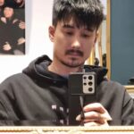 Julien Bam Instagram - Wir befinden uns mitten im Dreh der Hauptvideos und probieren viel herum mit Deepfake, KI und 3D. Musste dafür back to black und back to shaved 🥲 Aber es wird dieses Jahr so krass, wenn wir die letzte große YouTube Reise auf dem Hauptkanal antreten! One Way Ticket, ohne Rückflug. Bin total hyped aber auch vollgestopft mit Sorgen. Das wird für uns alle ein geiles und spannendes aber auch ein niederschmetterndes Jahr. Wir sind ganz am Anfang, aber stehen schon vor größeren Herausforderung als letztes Jahr. Und an mein Zukunft ich: Viel Erfolg, ihr packt das! 🫰