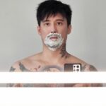 Julien Bam Instagram - Wir befinden uns mitten im Dreh der Hauptvideos und probieren viel herum mit Deepfake, KI und 3D. Musste dafür back to black und back to shaved 🥲 Aber es wird dieses Jahr so krass, wenn wir die letzte große YouTube Reise auf dem Hauptkanal antreten! One Way Ticket, ohne Rückflug. Bin total hyped aber auch vollgestopft mit Sorgen. Das wird für uns alle ein geiles und spannendes aber auch ein niederschmetterndes Jahr. Wir sind ganz am Anfang, aber stehen schon vor größeren Herausforderung als letztes Jahr. Und an mein Zukunft ich: Viel Erfolg, ihr packt das! 🫰