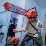 Julien Bam Instagram - Vor ein paar Monaten in Singapur, nach ein paar Gläsern Gin und ein bisschen Chainsaw Man ... Btw, jetzt startet ein mega Oster-Special auf @eternalgod . 15% auf alle Produkte, aber nur falls ihr den Code bei unser kleinen Schnitzeljagd findet. Die Codes sind auf der Webseite versteckt! Ja, wir hätten es euch auch einfacher machen können, haben wir aber nicht :* Singapore, Singapore