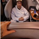 Julien Bam Instagram - Unser Weihnachten sah dann so aus. 10.000 Meter in der Luft, 12 Stunden lang und 10.000km weit weg. Nach diesem harten Jahr, haben wir uns auch mal Business Class für die Familie gegönnt ❤️ sind auch schon in Singapur angekommen und happy af Singapore, Singapore