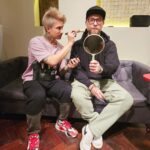 Julien Bam Instagram - Ich verabschiede mich von diesem absolut kranken Jahr. Es waren nicht nur Kurzfilme, die wir produziert haben, sondern die heftigsten Challenges, die uns tagtäglich herausgefordert haben. Danke, dass ihr (die Community) uns dabei begleitet ❤️ much much love von mir. Alleine @eternalgod ist jetzt gerade erst mal n Jahr alt, aber auch hier haben wir ein krasses Learning hinter uns und eine eigene Community aufgebaut. Danke dafür!!! Diese "letzten 3 Hauptvideos": Ein Segen und Fluch für alle Menschen die bei diesen Projekten mitgewirkt haben. Der Julien Bam Channel steht lange nicht mehr nur für Julien Bam, als Kunstfigur, sondern für Kunst und krasse Künstler, die die Projekte erst sehenswert machen. Auch danke hierfür. Und ich fliege nach 3 Jahren endlich mal wieder in die Heimat. Singapur. In 2 Tagen geht es los für die ganze Familie und ich werde die Zeit nutzen, um effektiv nichts zu tun 😴
