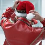 Julien Bam Instagram - Werbung | Weihnachten steht vor der Tür und damit auch ich, also Santa, der Boss! Und ich komme dieses Jahr schon am 23.12. Und wenn ihr lieb wart, dann bekommt ihr vielleicht auch so ein schönes #GalaxyZFlip4 von @samsunggermany #FlexEveryAngle #TeamGalaxy