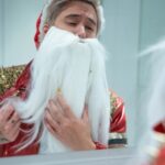 Julien Bam Instagram - Werbung | Weihnachten steht vor der Tür und damit auch ich, also Santa, der Boss! Und ich komme dieses Jahr schon am 23.12. Und wenn ihr lieb wart, dann bekommt ihr vielleicht auch so ein schönes #GalaxyZFlip4 von @samsunggermany #FlexEveryAngle #TeamGalaxy
