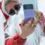 Julien Bam Instagram - Werbung | Weihnachten steht vor der Tür und damit auch ich, also Santa, der Boss! Und ich komme dieses Jahr schon am 23.12. Und wenn ihr lieb wart, dann bekommt ihr vielleicht auch so ein schönes #GalaxyZFlip4 von @samsunggermany #FlexEveryAngle #TeamGalaxy