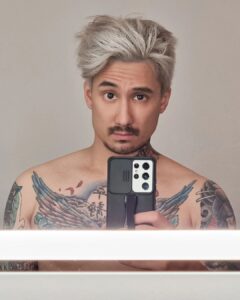 Julien Bam Instagram - Danke für eure ganzen Glückwünsche! Das Alter hat leider gut reingekickt... Bin jetzt wieder grau