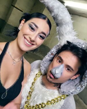 Julien Bam Instagram - Hi, 
beim Writing von BOHNE - AKT 3, kam uns die grandiose Idee, einen “kurzen SPIN-OFF” zu droppen. 
Dieser “kurze SPIN-OFF” wurde zu einem BIEST! 
Ich bin so happy, dass es endlich online ist und kann immer noch nicht glauben, was für kranke Special Guests innerhalb dieser 14 Minuten am Start sind. 
Bei vielen der Personen hätte ich nicht gedacht, dass ich in diesem Leben mal mit denen drehen könnte. 
Fett! Einfach nur fett. Danke für über 70k LIVE Zuschauer und euer krankes Feedback! 

Auch wenn der Osterhase jetzt dead ist … 
Es gibt immer noch 3 Wächter, die eine andere Geschichte zu erzählen haben. 

Jetzt aber erstmal volle Konzentration auf AKT 3. Ein 40-Minuten-Youtube-Gigant. Auch wenn wir schon abgedreht haben, steht noch eine Menge Postpro an. Aber macht unendlich Bock. Aber jetzt erstmal chillen und Kommentare lesen. Was geht bei euch heute? Was machen?