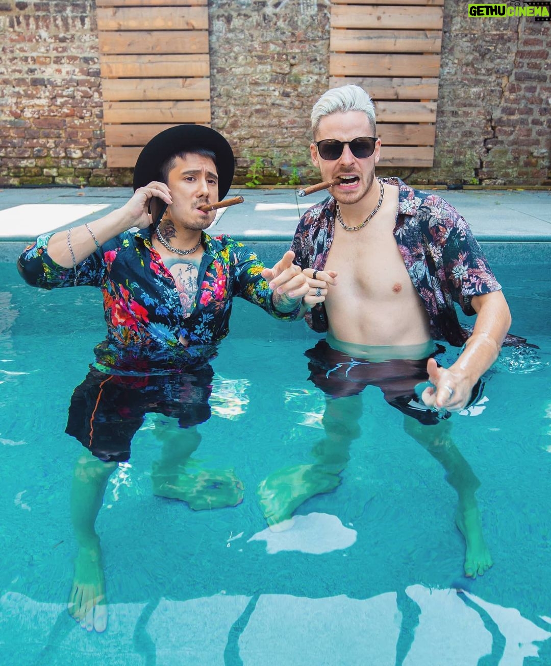 Julien Bam Instagram - Die CEOs mit denen du ein Business startest, sie sich aber an deine Mum ranmachen. @rewinstagram