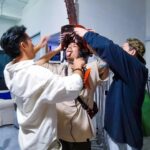 Julien Bam Instagram - Vor ein paar Monaten in Singapur, nach ein paar Gläsern Gin und ein bisschen Chainsaw Man ... Btw, jetzt startet ein mega Oster-Special auf @eternalgod . 15% auf alle Produkte, aber nur falls ihr den Code bei unser kleinen Schnitzeljagd findet. Die Codes sind auf der Webseite versteckt! Ja, wir hätten es euch auch einfacher machen können, haben wir aber nicht :* Singapore, Singapore