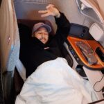Julien Bam Instagram - Unser Weihnachten sah dann so aus. 10.000 Meter in der Luft, 12 Stunden lang und 10.000km weit weg. Nach diesem harten Jahr, haben wir uns auch mal Business Class für die Familie gegönnt ❤️ sind auch schon in Singapur angekommen und happy af Singapore, Singapore