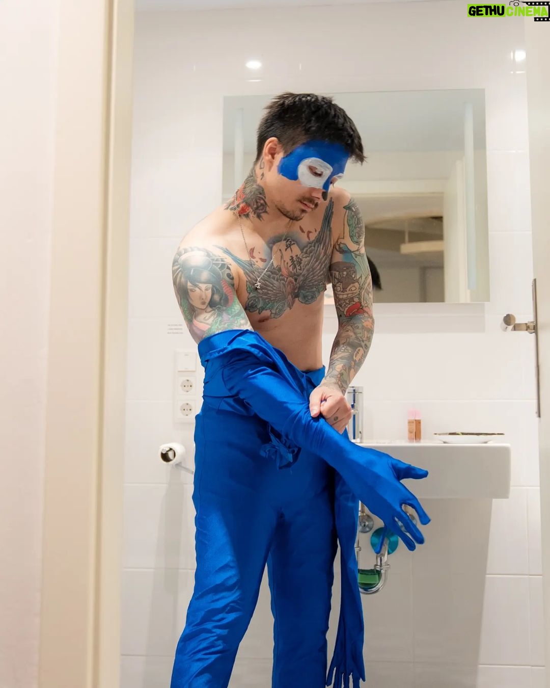 Julien Bam Instagram - Werbung Stellt euch vor, ihr würdet mich heute so als Sonic im Kino sehen. Würdet ihr gucken? Ab jetzt im Kino! Und ich bin auch irgendwie dabei. Gott sei dank nur als Stimme #SonicDerFilm2 @paramount_pictures_germany Tickets: https://www.sonic2-derfilm.de/