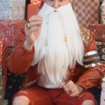 Julien Bam Instagram - Werbung | Freunde, das Jahr ist bald vorbei, denn Weihnachten und Santa der Boss stehen vor der Tür. Denkt ihr auch am Ende des Jahres immer an die letzten 12 Monate, was ihr da so alles erlebt habt? Ich war z.B. schon das zweite Jahr in Folge Teil vom #TeamGalaxy und das hier durfte ich alles 2022 Dank @samsunggermany erleben. Habt ihr den secret Code Phrase im Video erraten können? Merkt euch diesen gut und checkt den Kanal von Samsung @samsunggermany am 23.12. ab und staubt krasse Geschenke ab! #GalaxyZFlip4 #GalaxyTabS8 Ultra